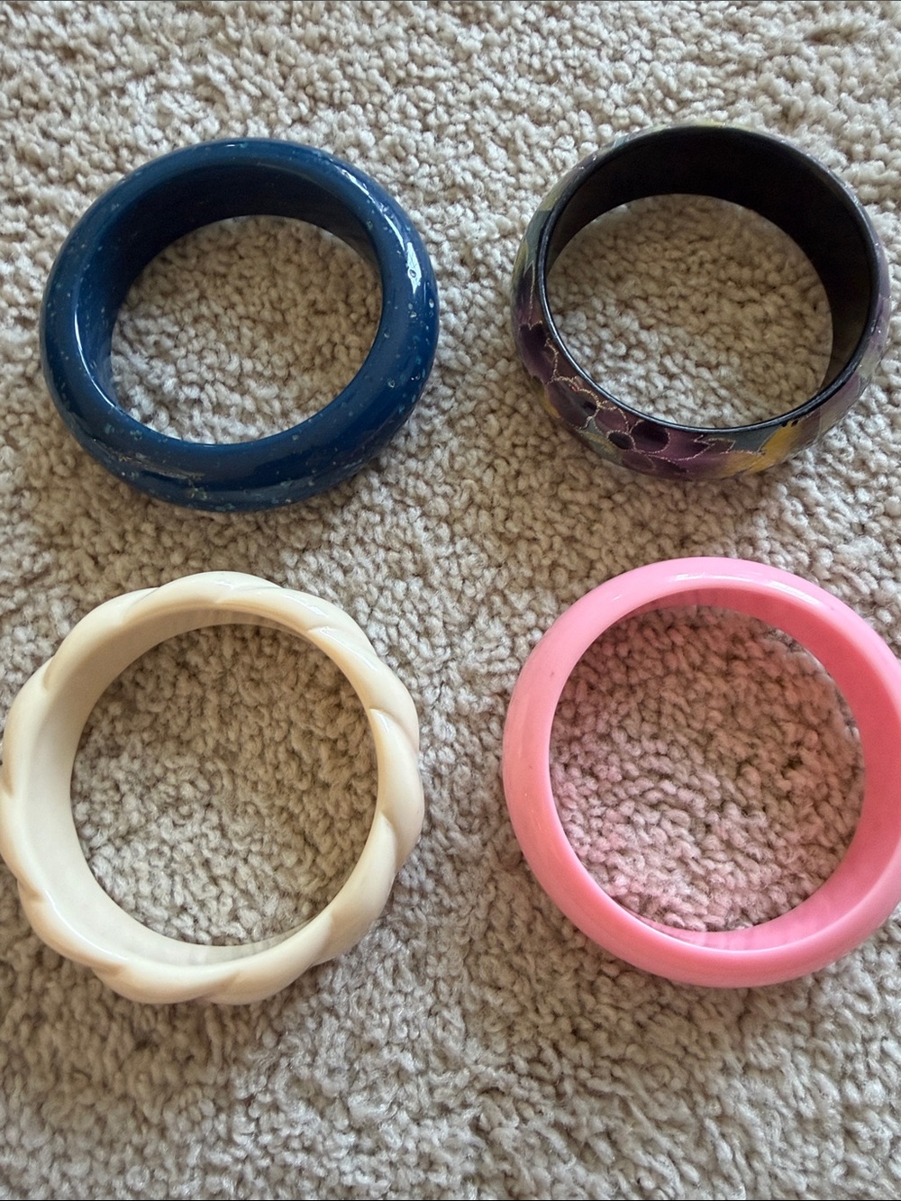 Women’s 4-Pack Plastic Bangle Bracelets in Navy, Black Floral, Cream & Pink
